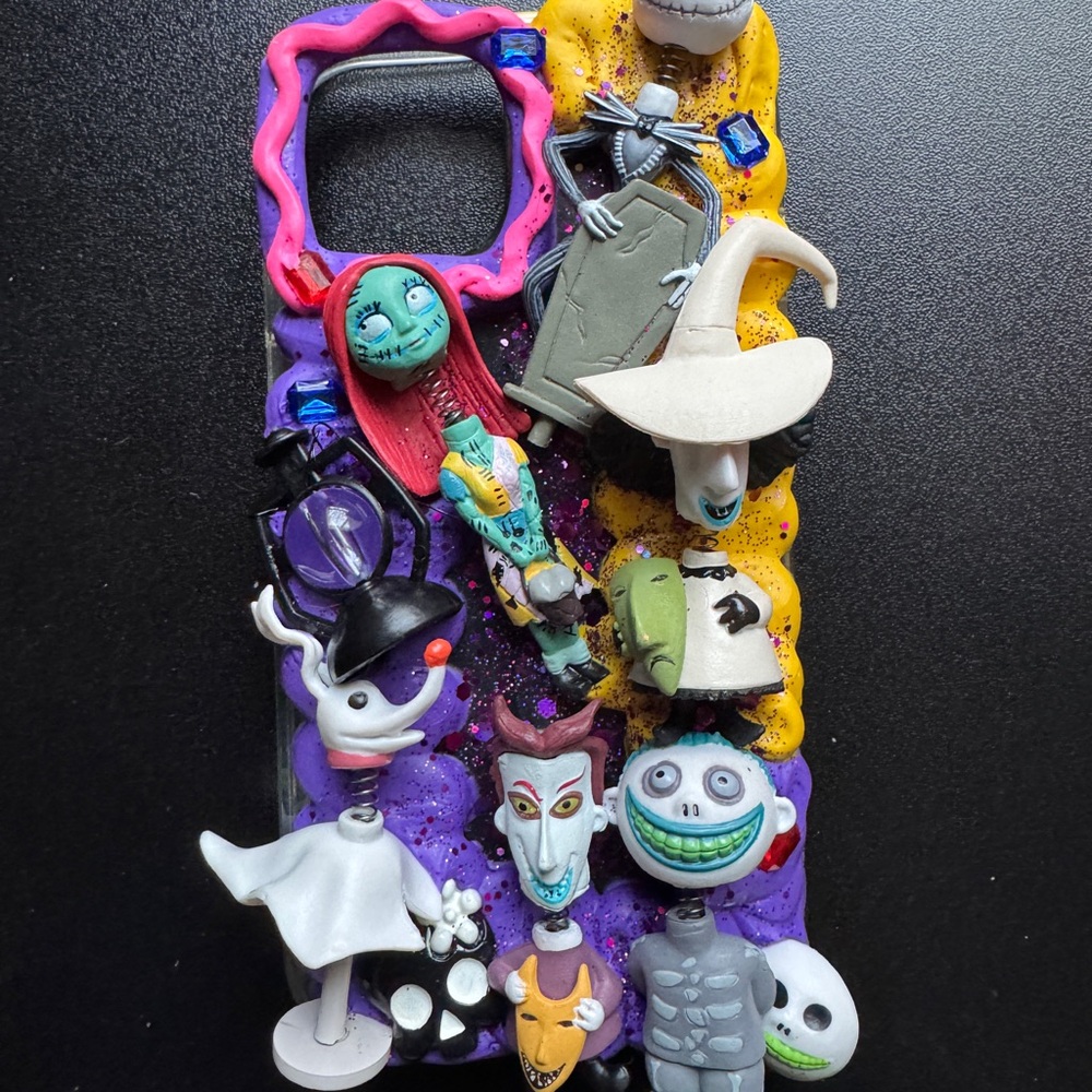 NIGHTMARE BEFORE CHRISTMAS IPHONE 13 PRO CASE